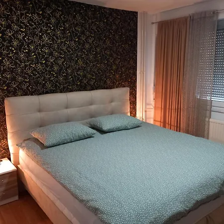 アパート Am トゥズラ