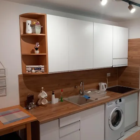 Am Διαμέρισμα Τούζλα