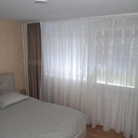 Am Διαμέρισμα Τούζλα